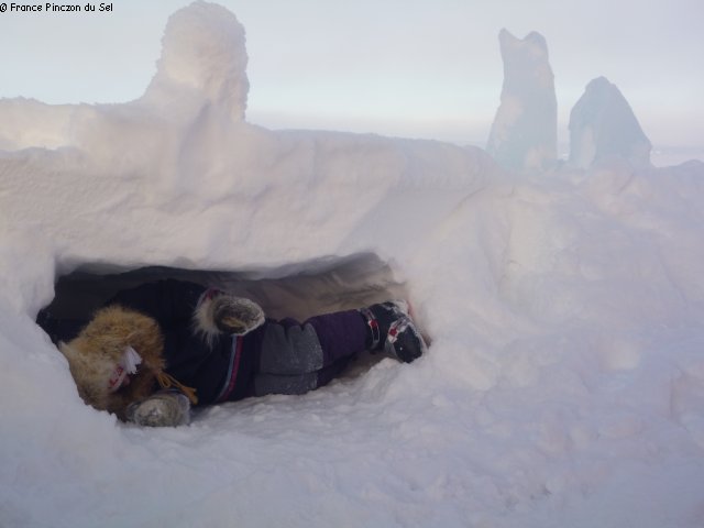 028 Leonie grotte neige