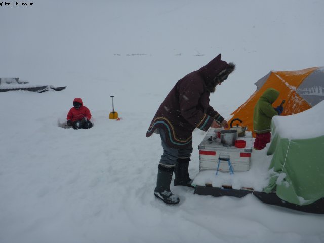 094 Peche et camping sous la neige