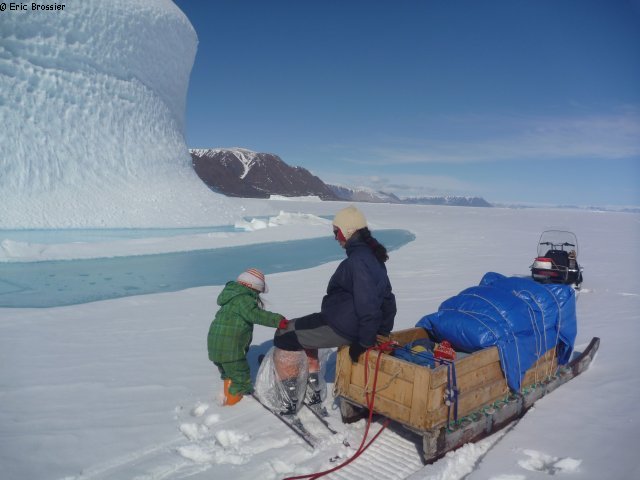 156 Se degourdir les jambes pres d un iceberg