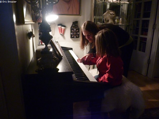025 Julie cours de piano Leonie